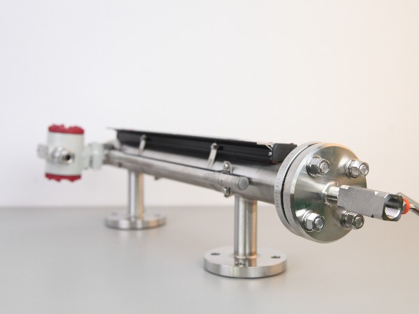 磁翻板液位計的量程與中心距一樣嗎？