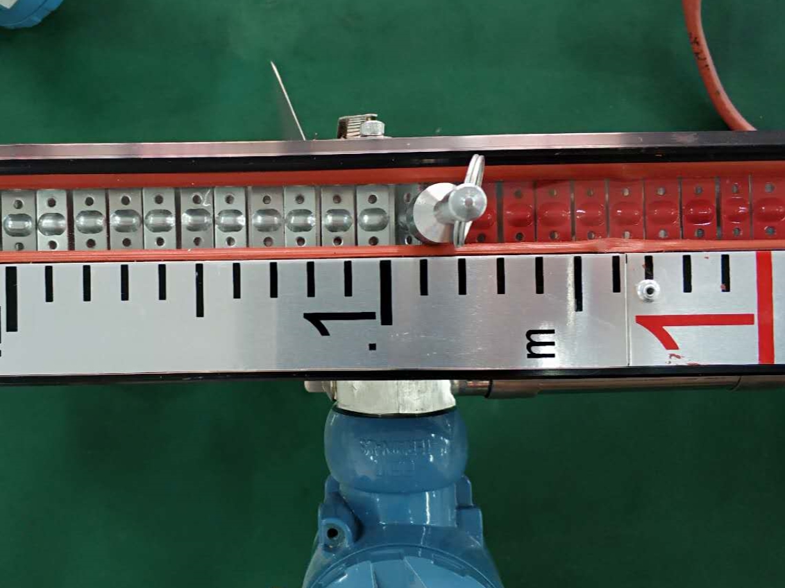 如何利用液位校正器對磁翻板液位計進(jìn)行校正