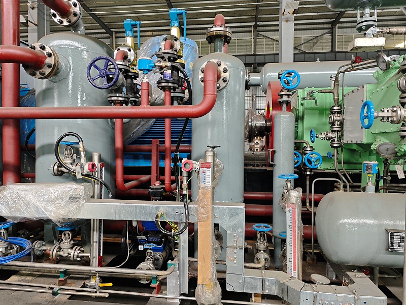 磁翻板液位計(jì)分離器安裝現(xiàn)場(chǎng)