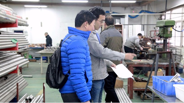 距離屋頂尺寸小頂裝罐如何選擇液位計(jì)